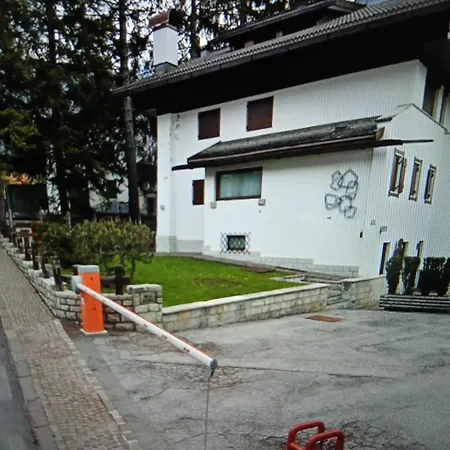 Ampezo Chalet Lägenhet